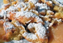 Saftiger schneller Kaiserschmarrn ohne Rosinen Kaiserschmarrn ohne Rosinen mit Puderzucker