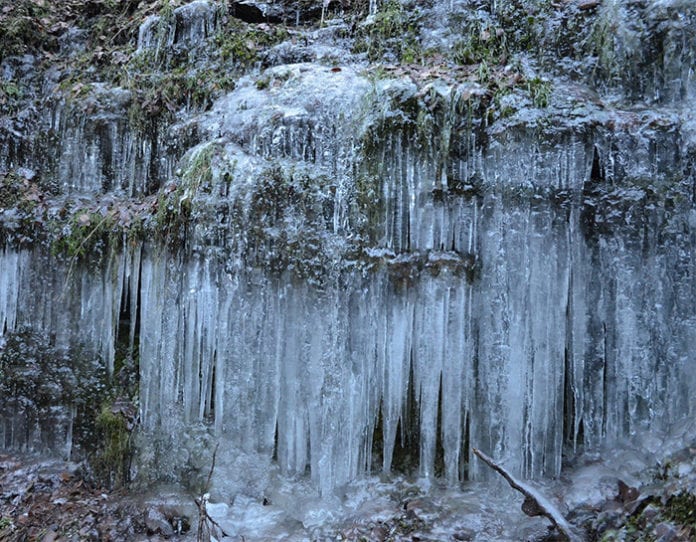 Wandern im Winter durch die Breitachklamm Kinder Kleinkinder Kitz Familienmagazin Familie Muenchen