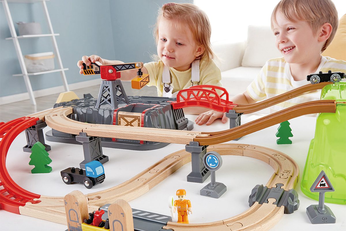 Gewinnspiel Eisenbahnset von Hape verlosung Spielen Eisenbahn Kinder Kitz Fmilie Muenchen Familienmagazin