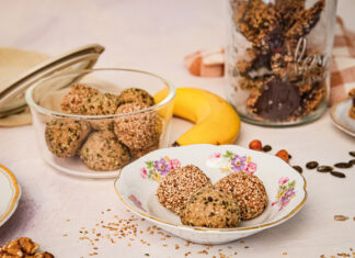 Banana Bread Balls Bananenbrot-Baelle in einer Schuessel und auf einem Teller