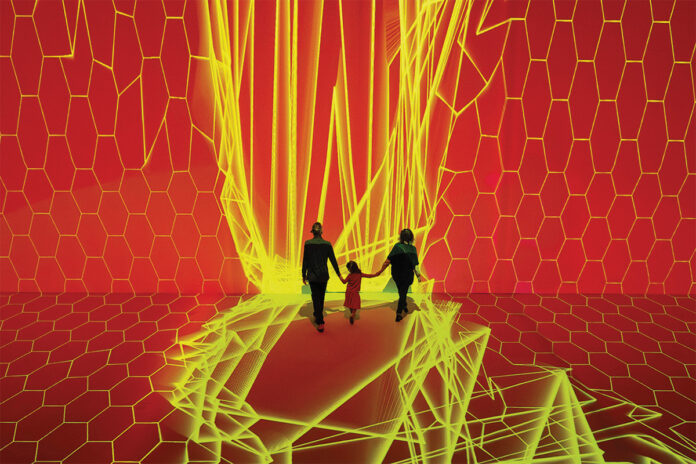 gewinnspiel_kunsthalle_chevalier eine Familie vor einem computer generierten Hintergrund