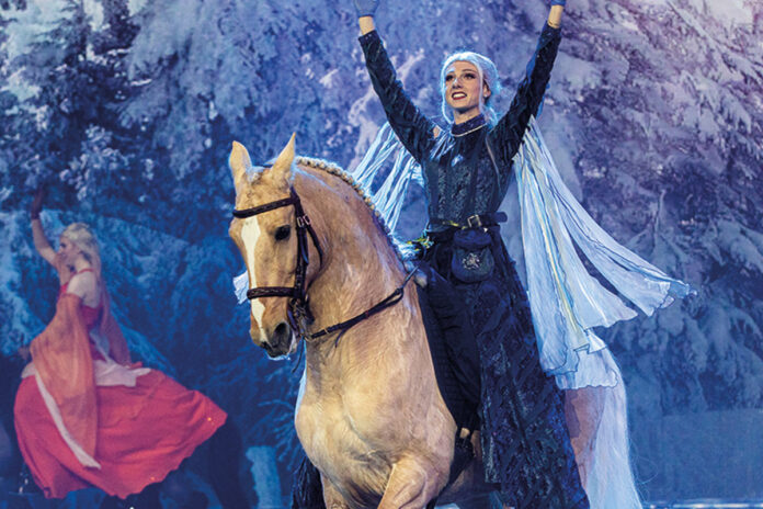 gewinnspiel_winterwuenscheland_cavalluna eine Fee reitet auf einem Pferd in winterlicher Stimmung