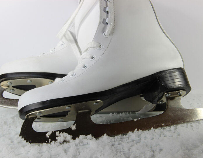 Eislaufen-Inzell weiße Schlittschuhe